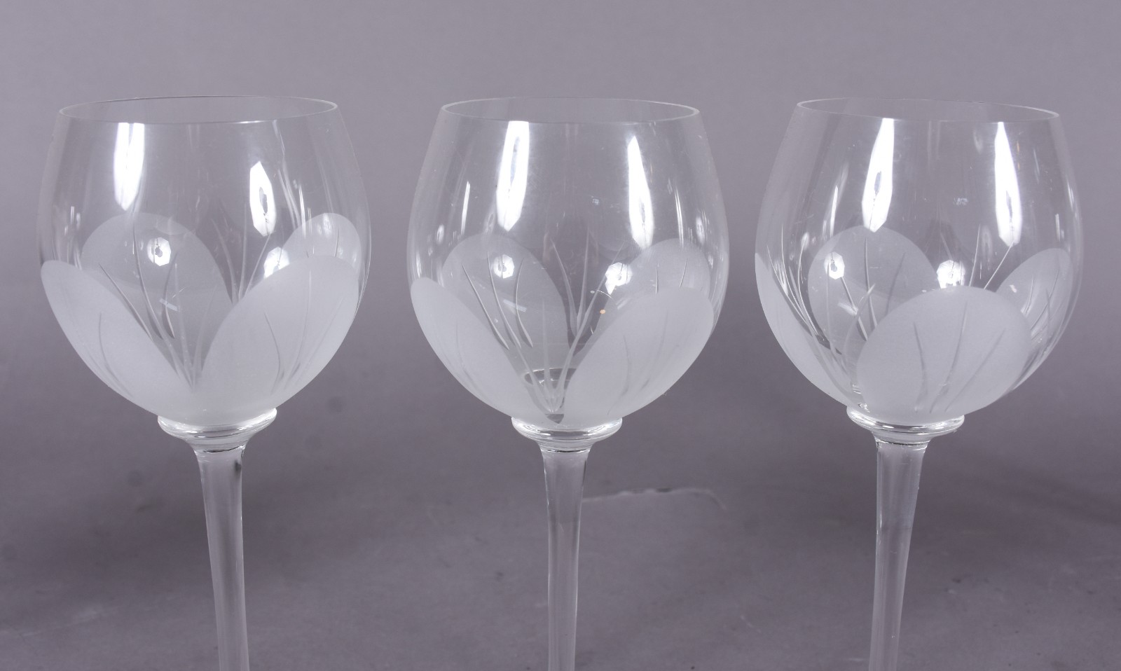 Seis cálices para vinho de cristal com bases foscas na forma de flor. - foto 4 de 4