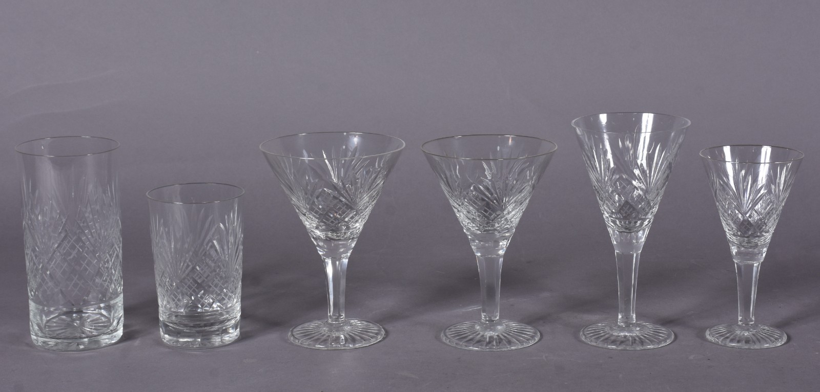 Serviço de cristal lapidado composto de: 6 taças para champagne, 7... - foto 3 de 4