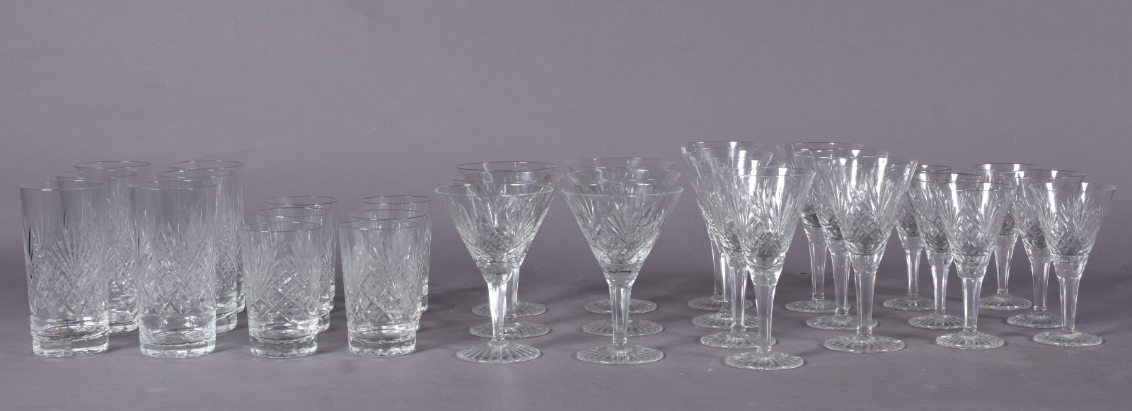 Serviço de cristal lapidado composto de: 6 taças para champagne, 7... - foto 4 de 4