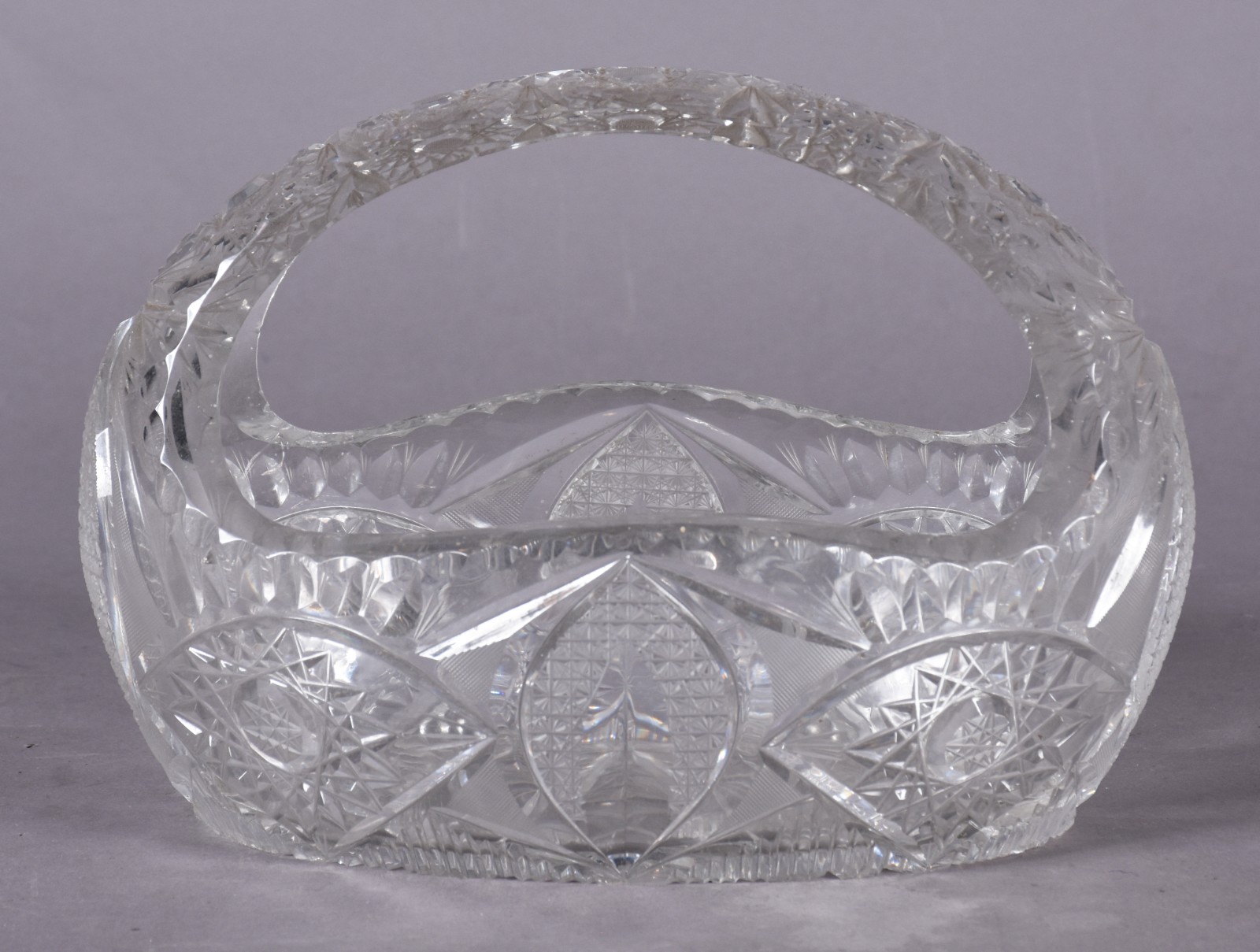 Cesta de cristal tcheco lapidado. - foto 1 de 3