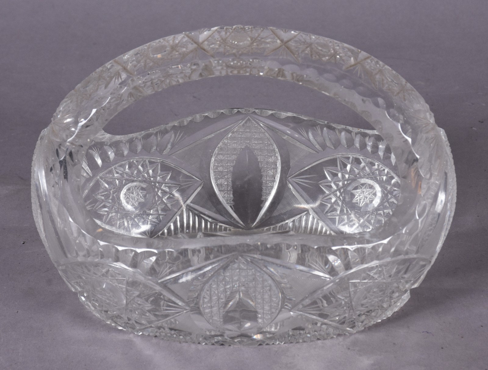 Cesta de cristal tcheco lapidado. - foto 2 de 3