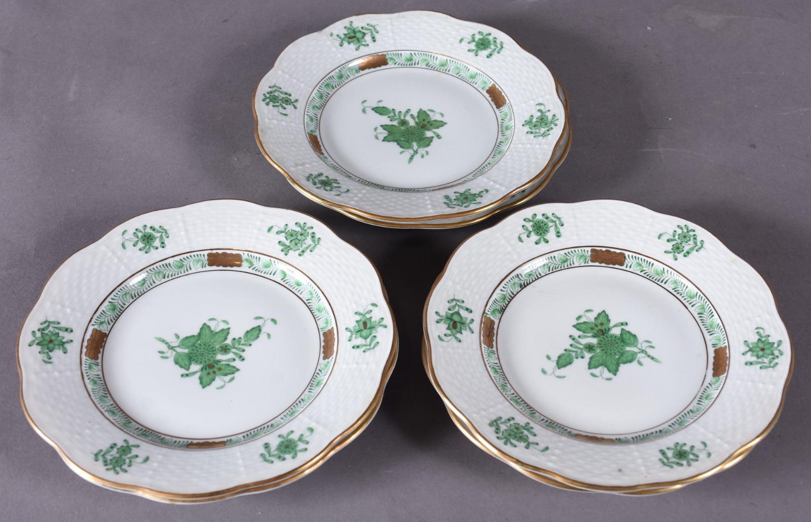 Diversas peças de porcelana Húngara, sendo bomboniere, 6 pratinhos e... - foto 6 de 7