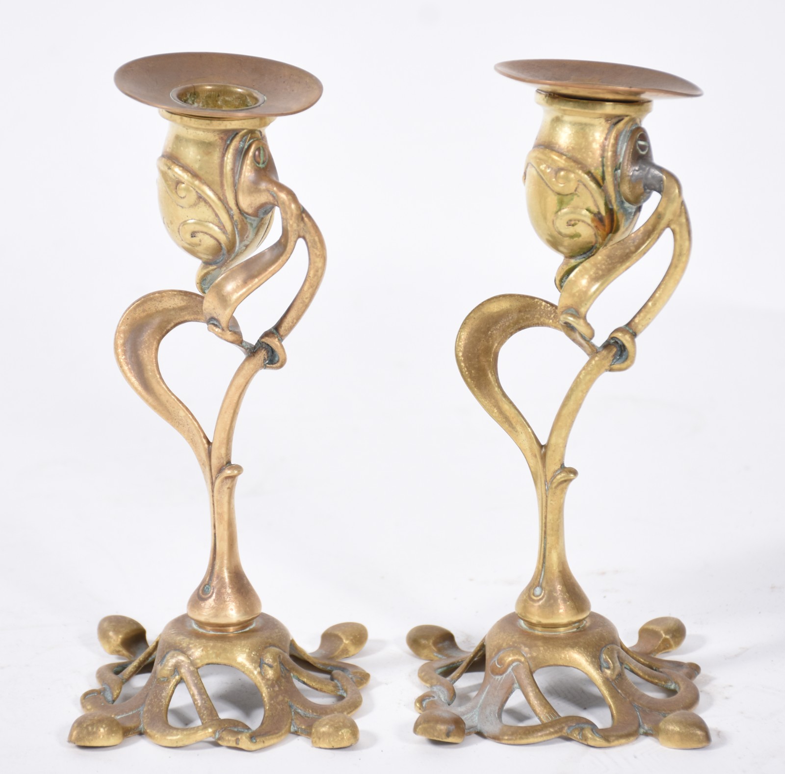Par de castiçais de bronze estilo Art Noveau. - foto 1 de 4