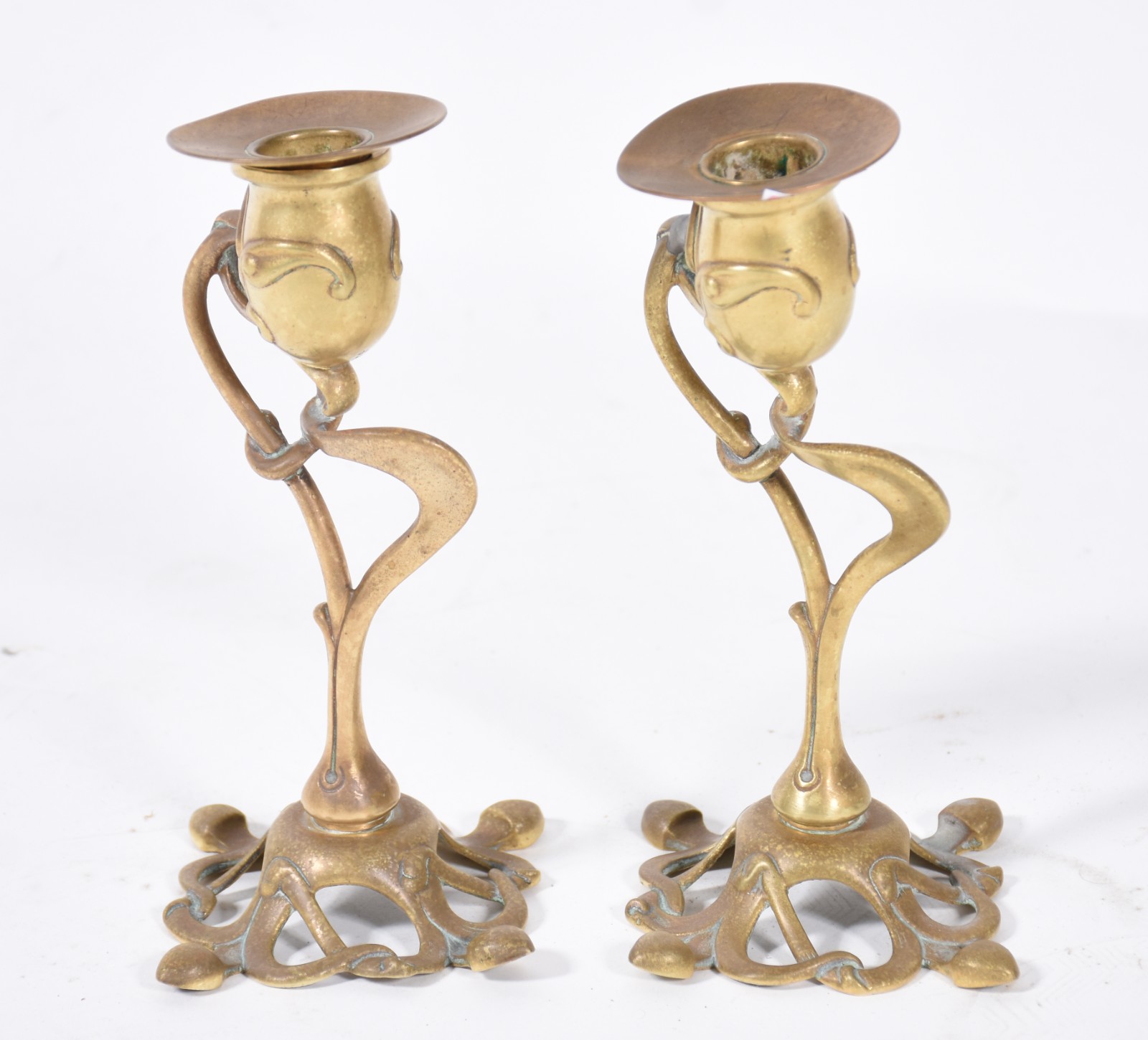 Par de castiçais de bronze estilo Art Noveau. - foto 3 de 4