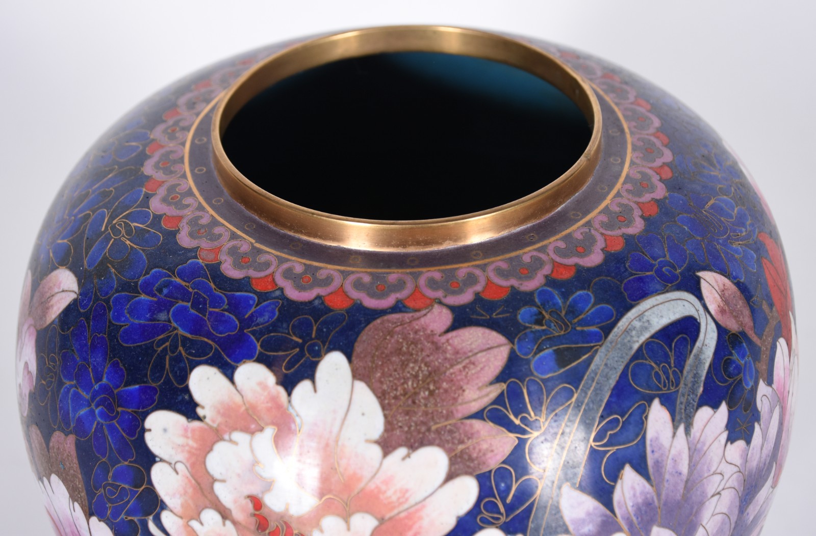 Potiche de cloisonné com flores em policromia sobre fundo azul, base... - foto 2 de 5