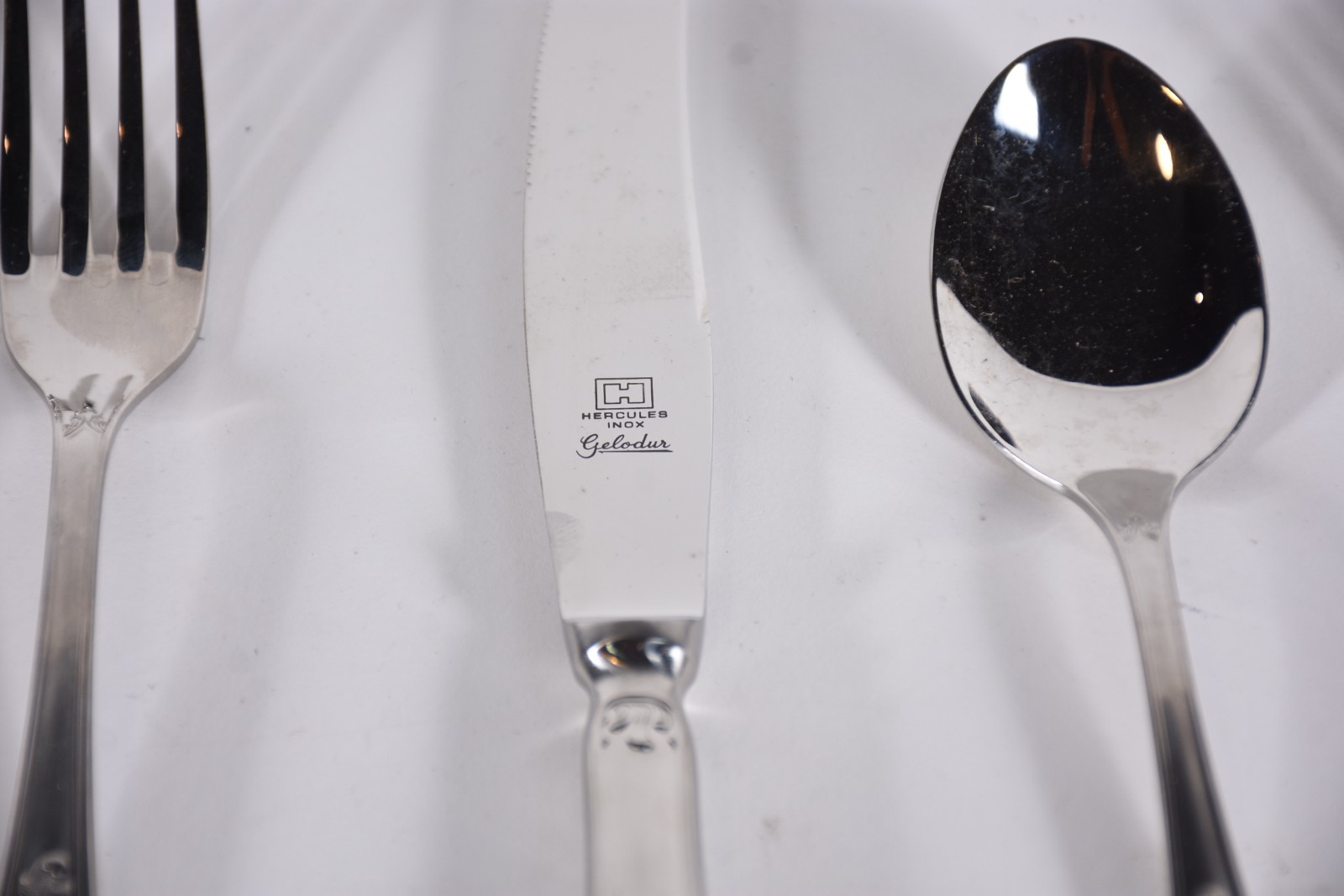 Faqueiro de aço inox Hercules composto de: 12 colheres, 12 garfos, 12... - foto 4 de 11