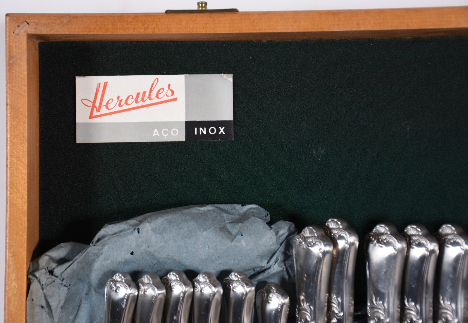 Faqueiro de aço inox Hercules composto de: 12 colheres, 12 garfos, 12... - foto 9 de 11