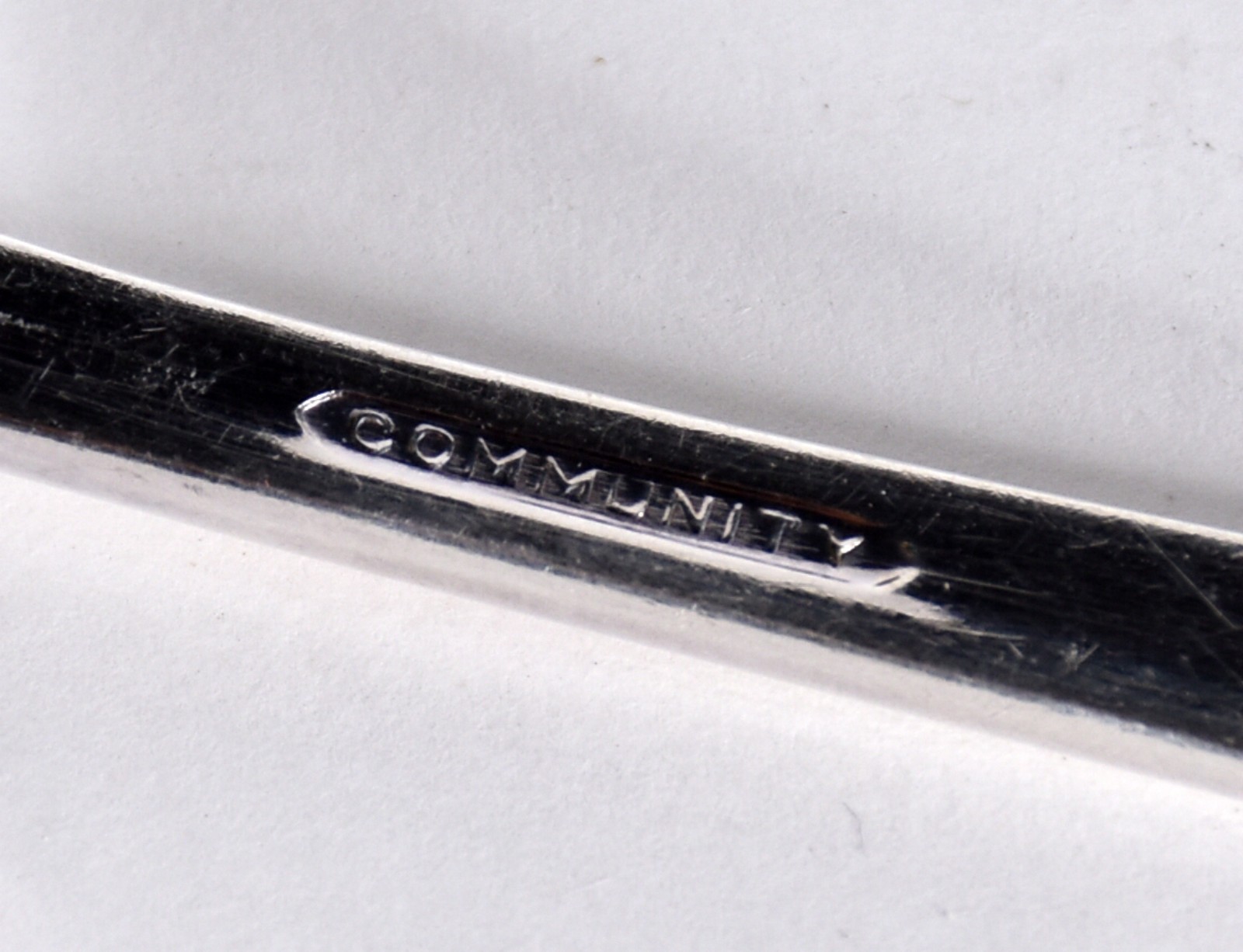 Faqueiro de metal prateado "Community", composto de: 12 colheres, 12... - foto 4 de 5