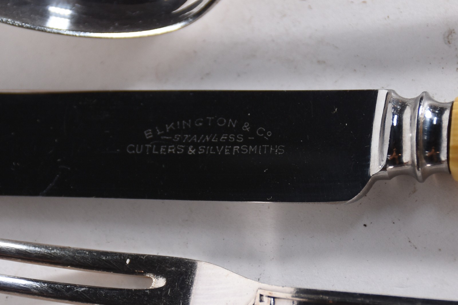 Faqueiro de metal prateado "ELKINGTON & CO. - STAINLESS- CURTLERS &... - foto 4 de 5