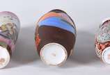 Três vasos orientais de porcelana com diversas ... - Três vasos orientais de porcelana com diversas decorações.