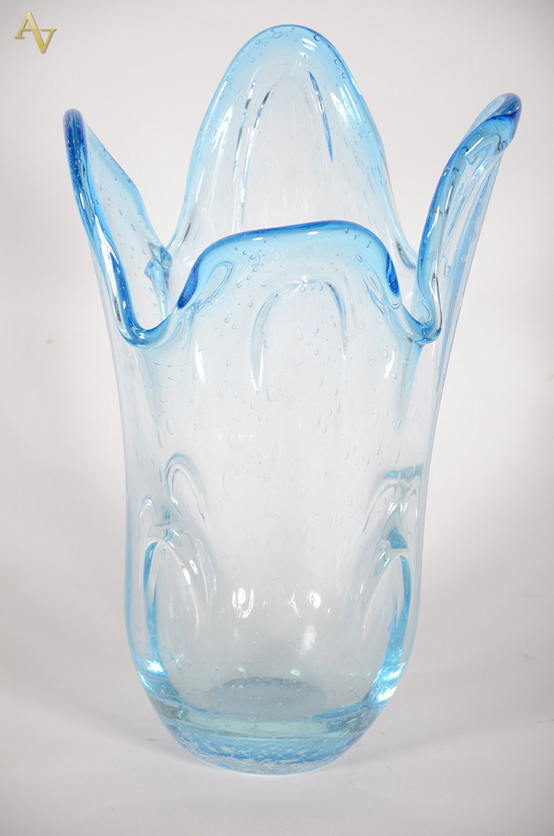 Vaso de murano na cor azul com bolhas bulicantes. Alt. 46 cm - diam...
