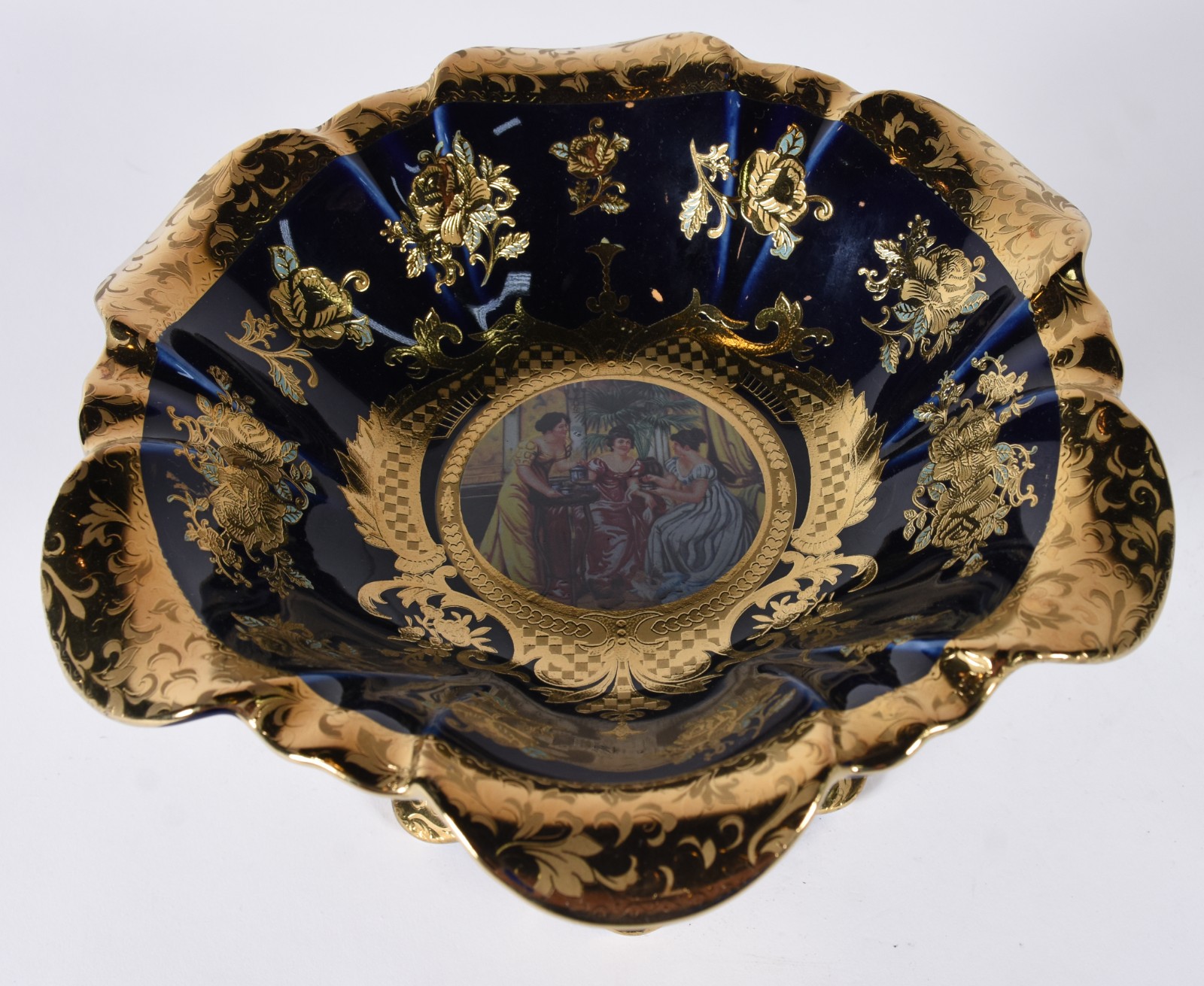 Fruteira de porcelana na cor azul cobalto com detalhes em dourado e... - foto 3 de 4