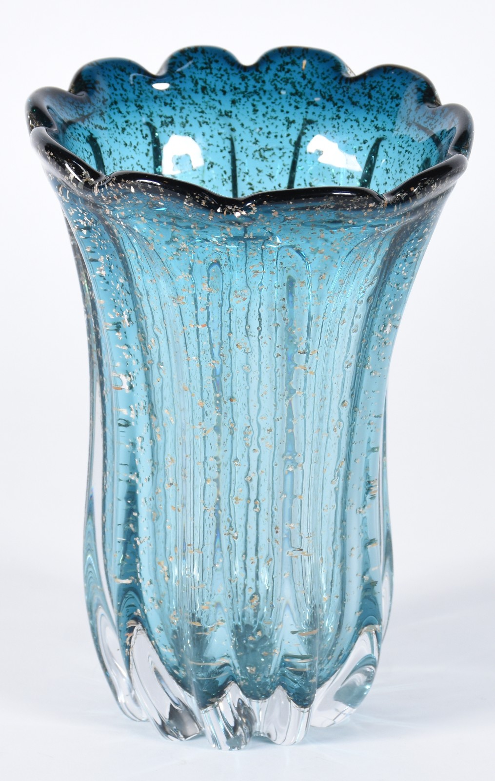 Vaso de vidro decorativo em gomos na cor azul com pó de ouro. - foto 2 de 4