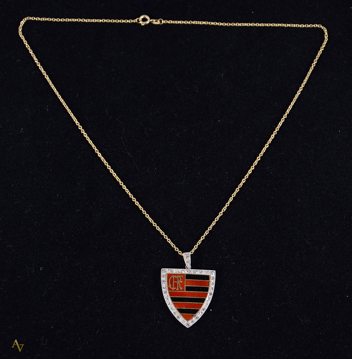 Colar de ouro 18 k com pingente do flamengo com 32 brilhantes. Peso...