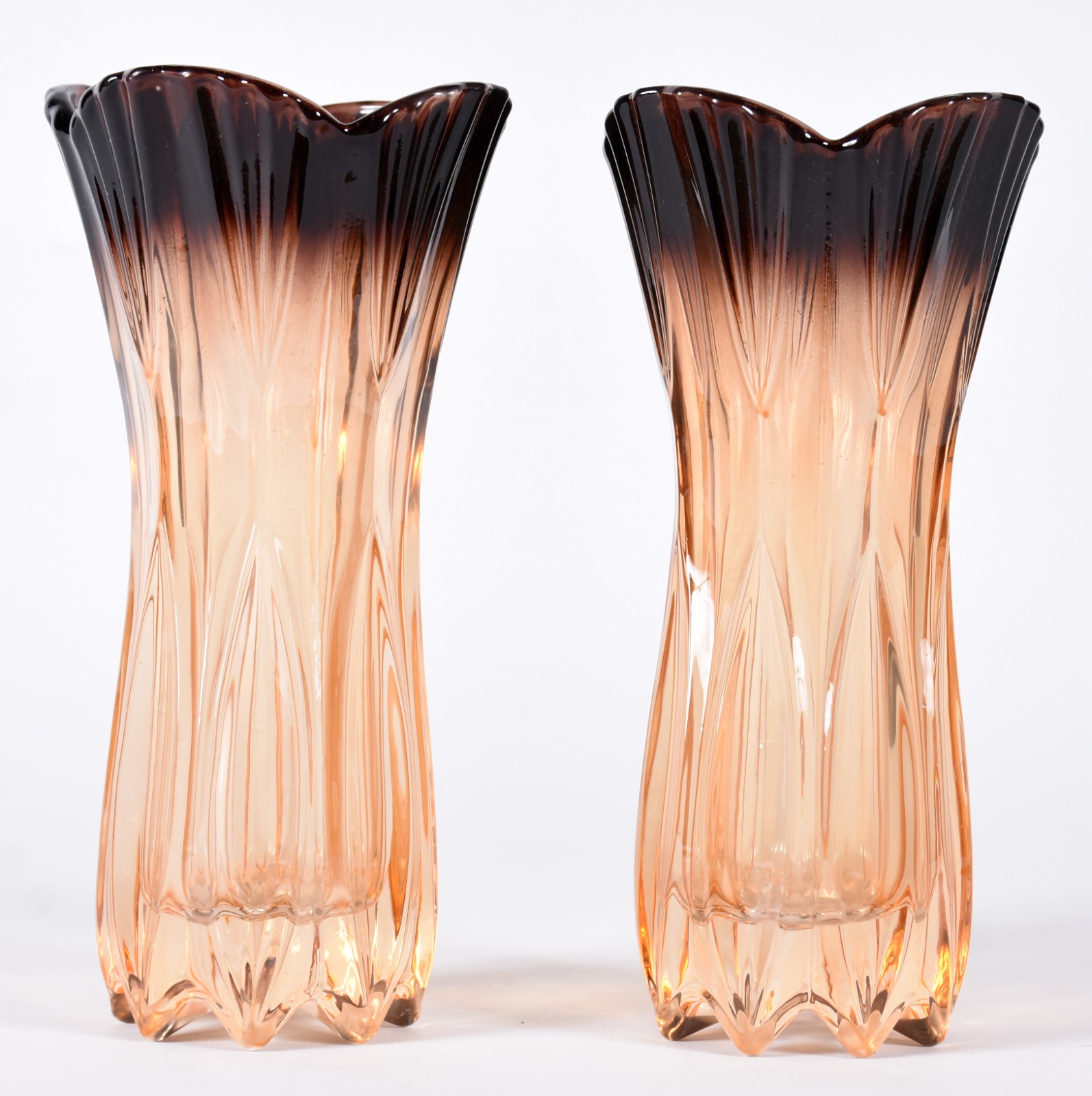Par de vasos de vidro decorativo na cor marrom e âmbar. - foto 1 de 4