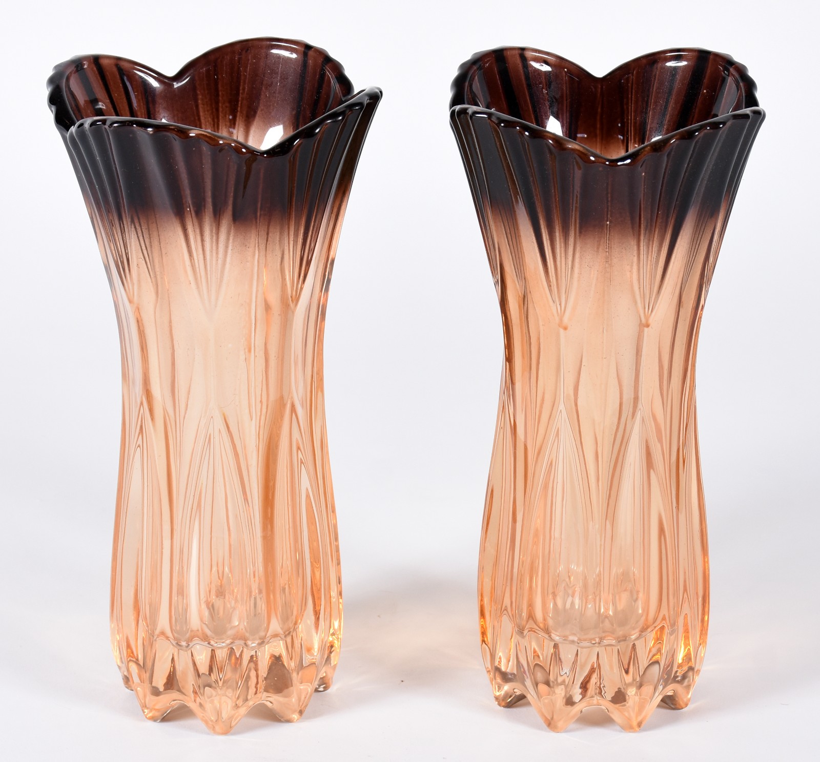 Par de vasos de vidro decorativo na cor marrom e âmbar. - foto 2 de 4