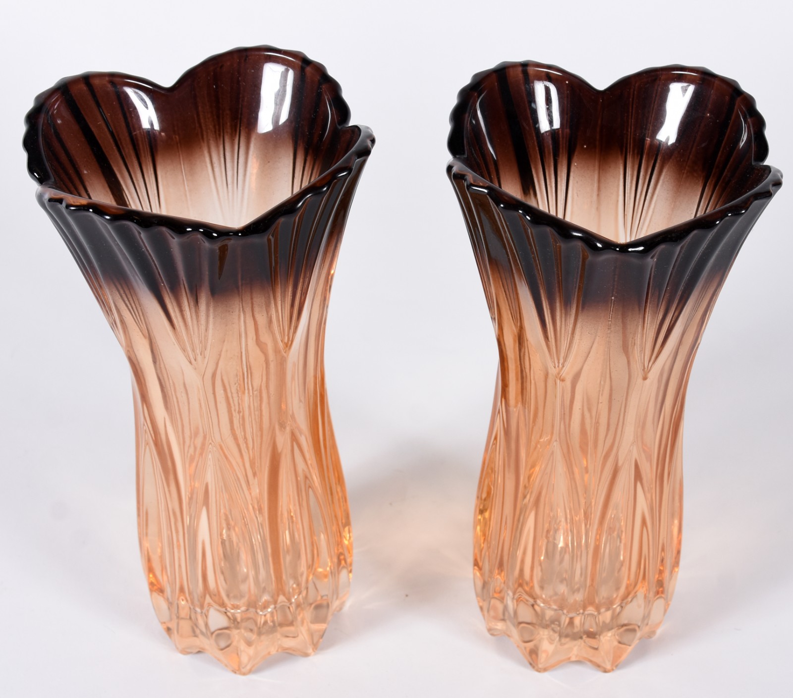 Par de vasos de vidro decorativo na cor marrom e âmbar. - foto 3 de 4