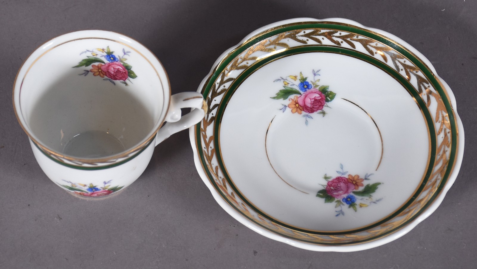 Serviço para café de porcelana Real, decorado com flores em... - foto 3 de 4