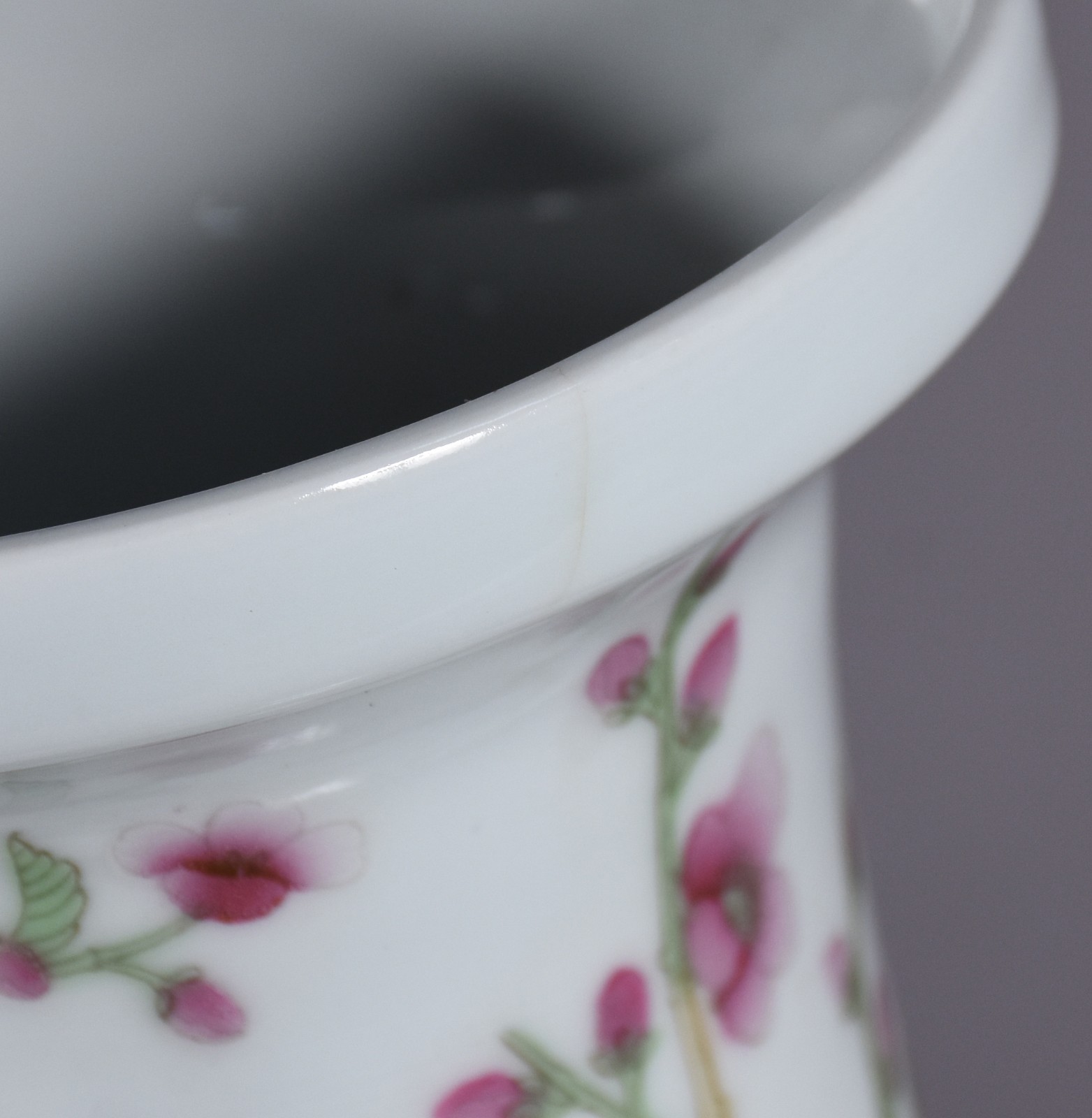 Par de vasos de porcelana oriental com flores em policromia. - foto 5 de 5