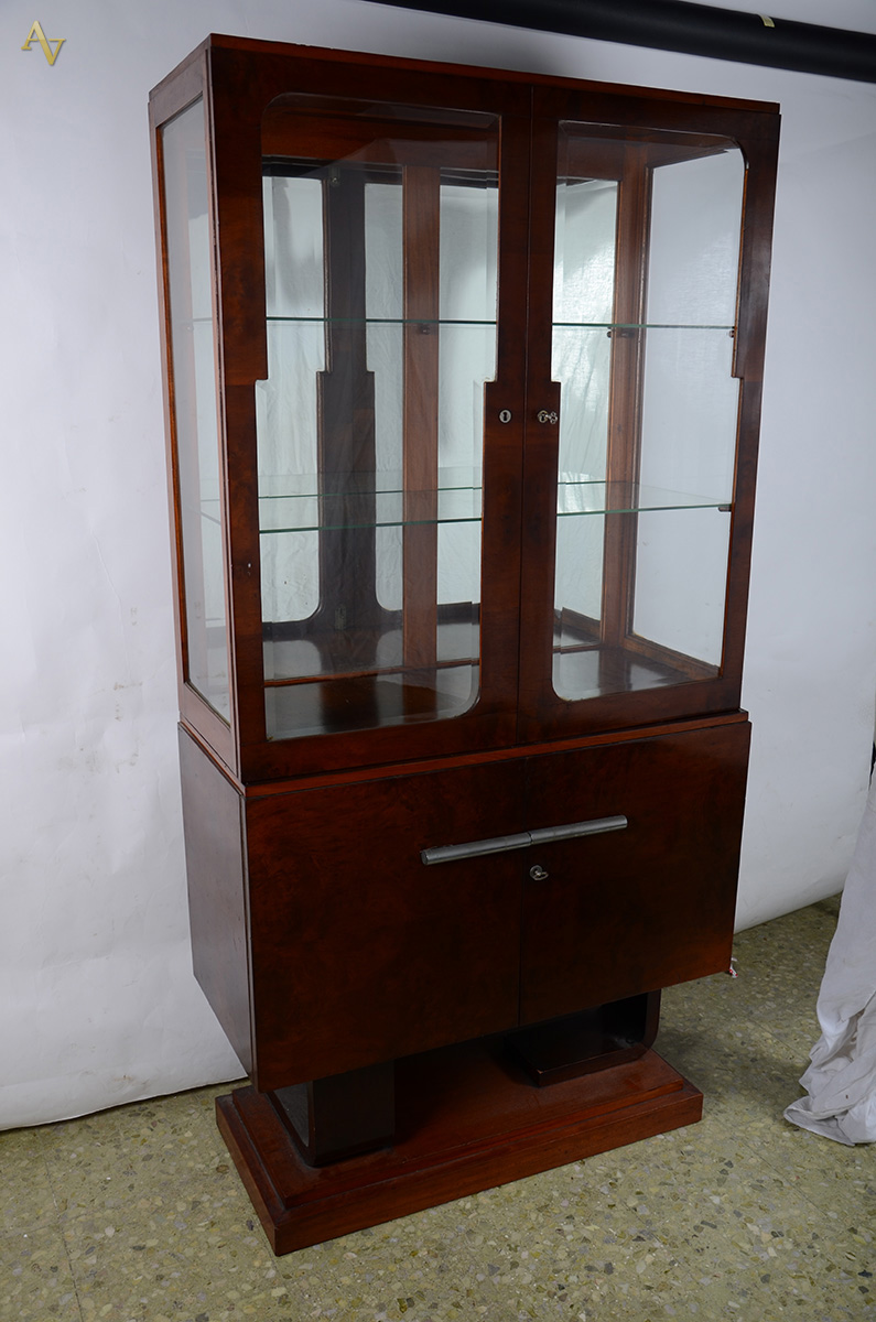 Vitrine ART DECO de madeira nobre, parte inferior com 2 portas e...