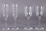 Conjunto de cristal da Bohemia composto de 6 ta... - Conjunto de cristal da Bohemia composto de 6 taças para vinho tinto e 6 flutes para champagne, lavrados com guirlandas.