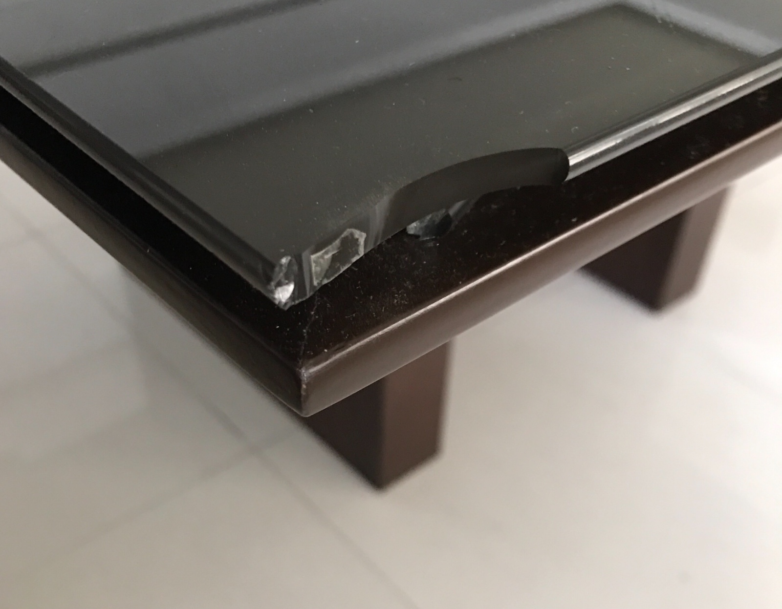 Mesa de jantar com tampo de vidro, fabricação Breton actual. Pequeno... - foto 3 de 8