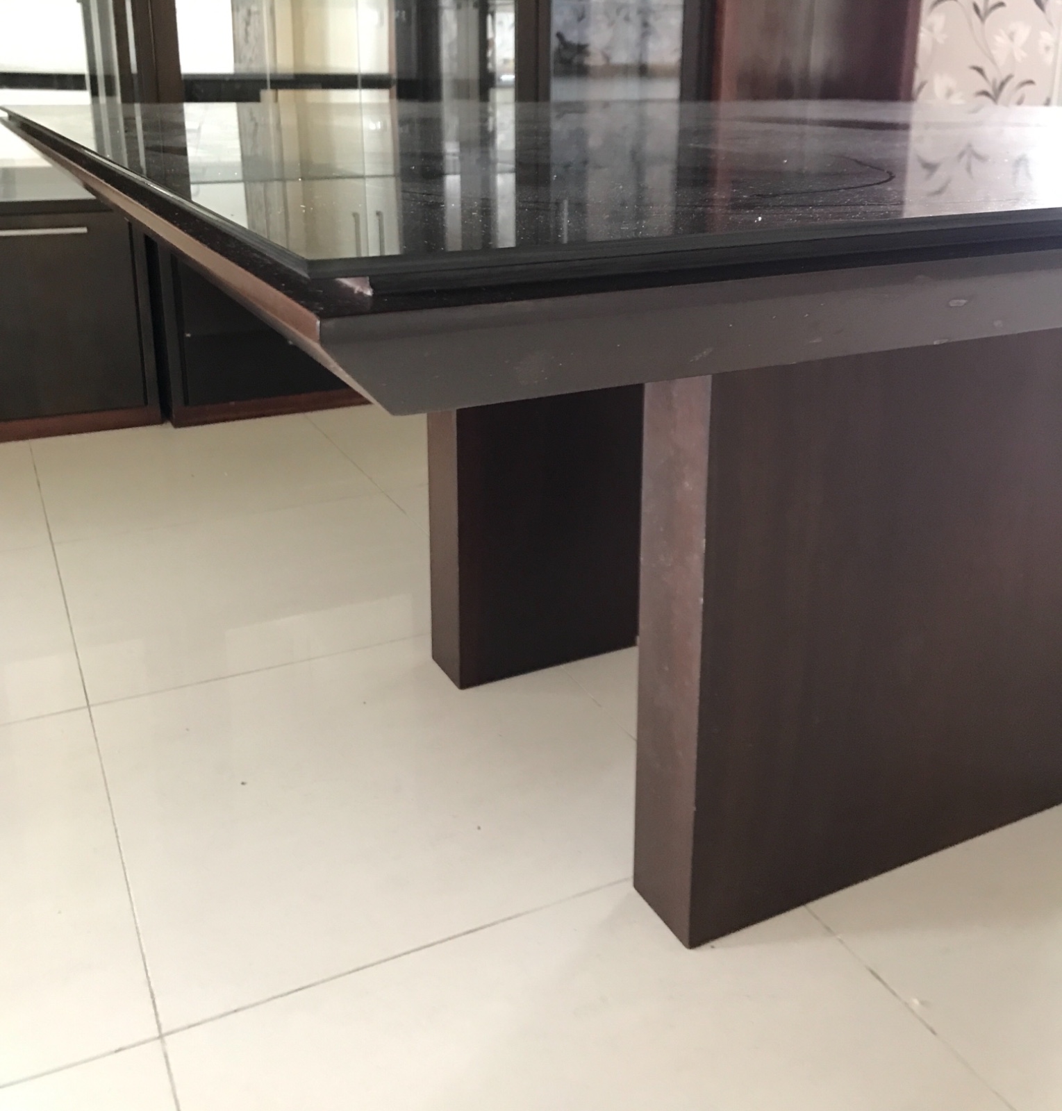 Mesa de jantar com tampo de vidro, fabricação Breton actual. Pequeno... - foto 6 de 8