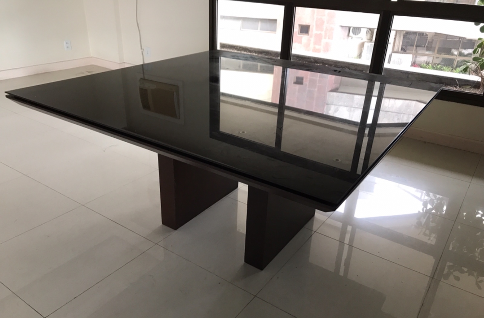 Mesa de jantar com tampo de vidro, fabricação Breton actual. Pequeno... - foto 7 de 8