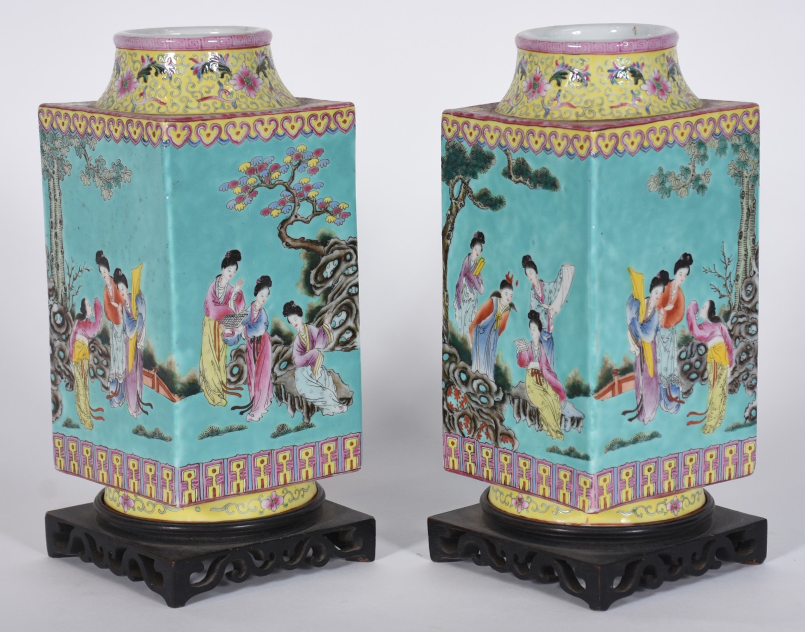 Par de vasos de porcelana oriental, feitio quadrangulares decorados... - foto 1 de 8