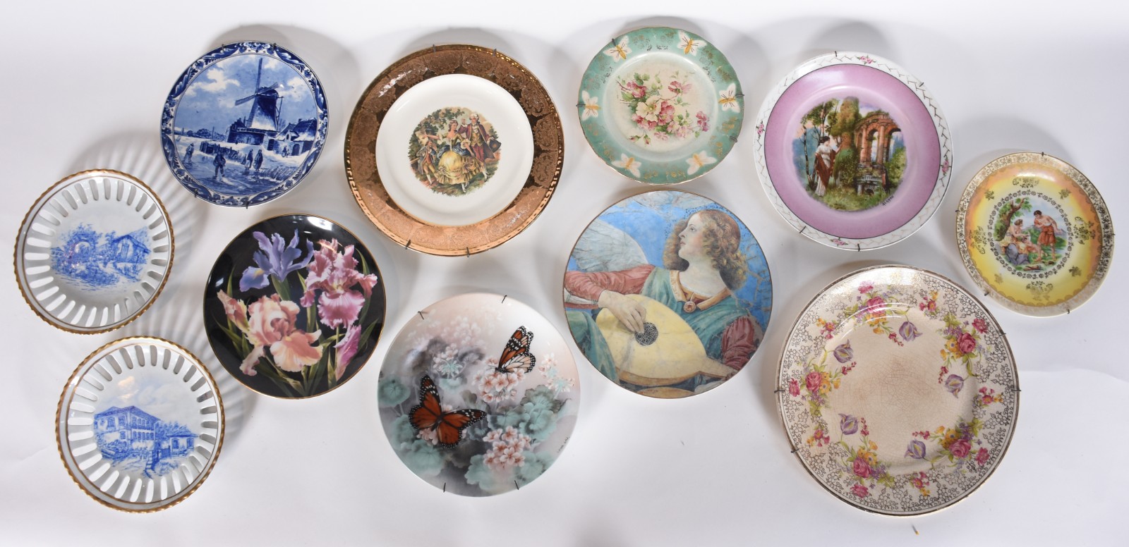 Onze pratos de porcelana de diversas procedências. - foto 1 de 4