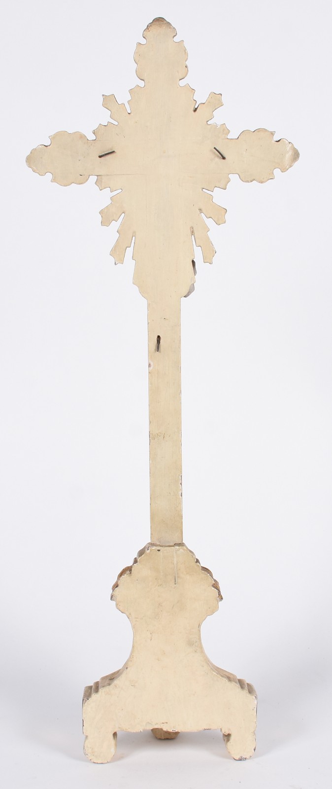Crucifixo com figura de Cristo entalhada e policromada, realces... - foto 6 de 7