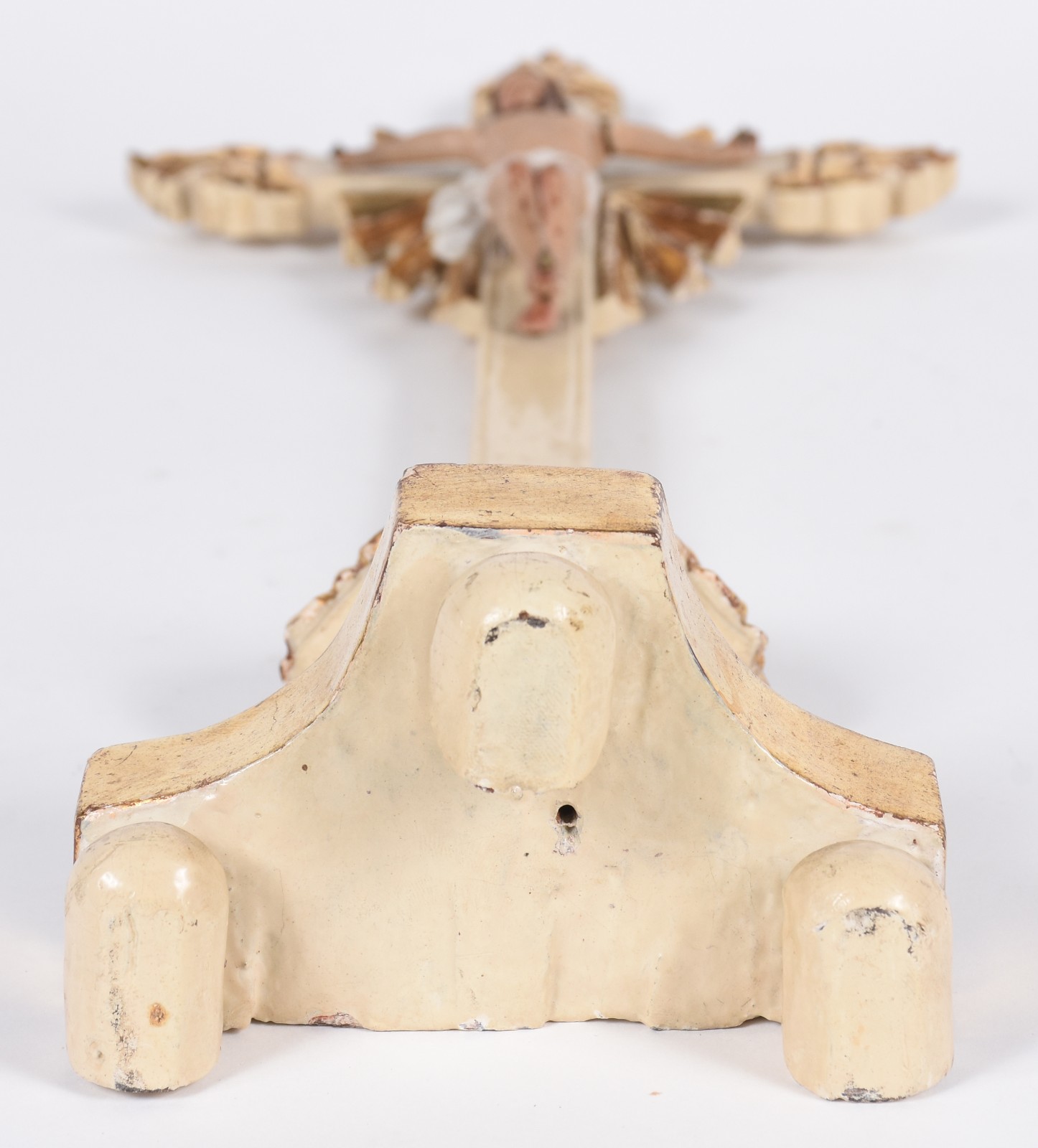 Crucifixo com figura de Cristo entalhada e policromada, realces... - foto 7 de 7