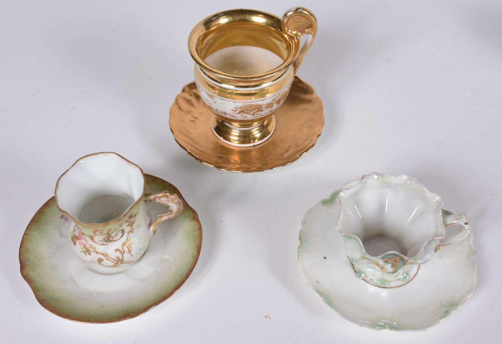 Diversas peças, sendo 3 xícaras com pires, sendo uma de porcelana... - foto 3 de 6