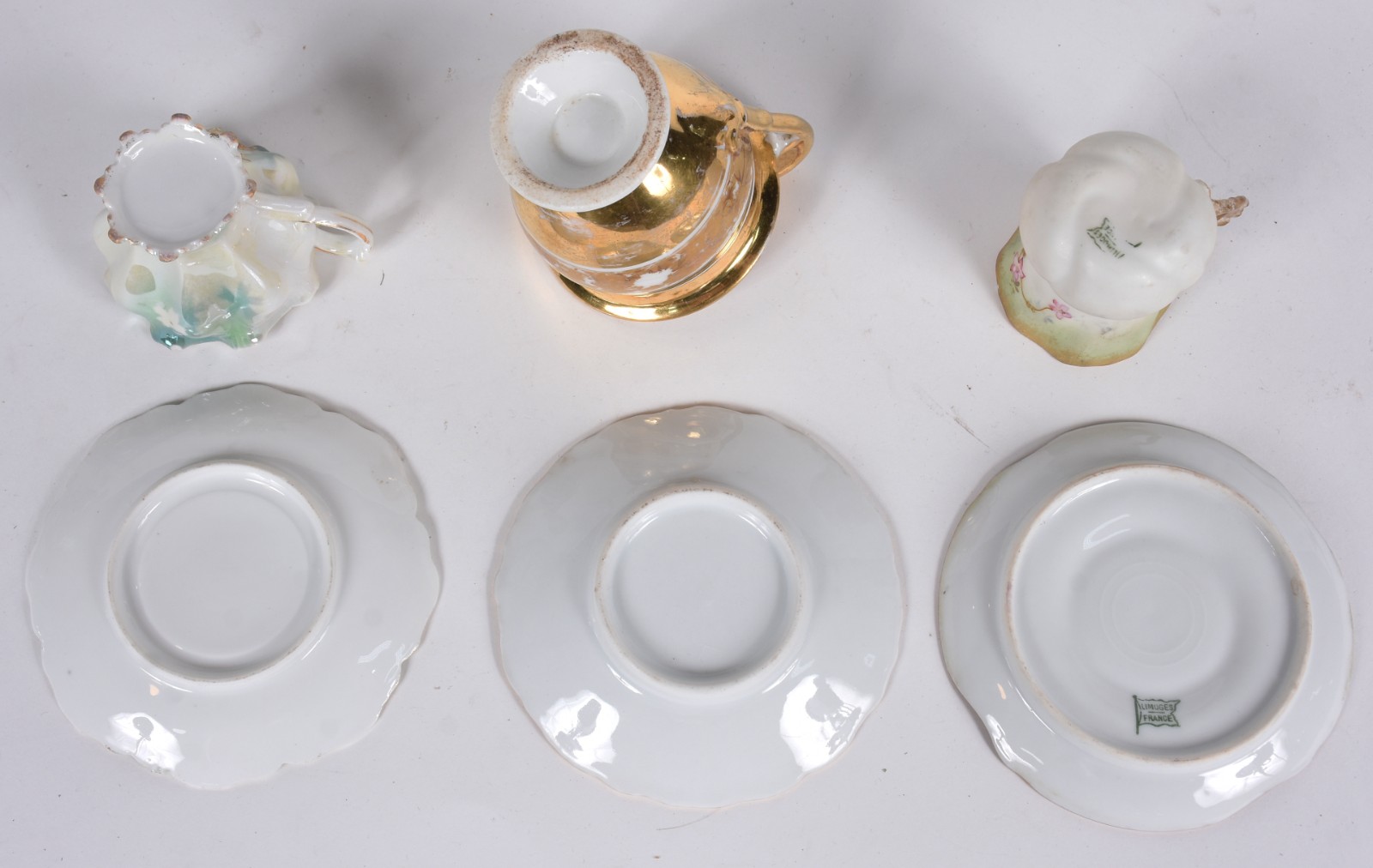 Diversas peças, sendo 3 xícaras com pires, sendo uma de porcelana... - foto 6 de 6