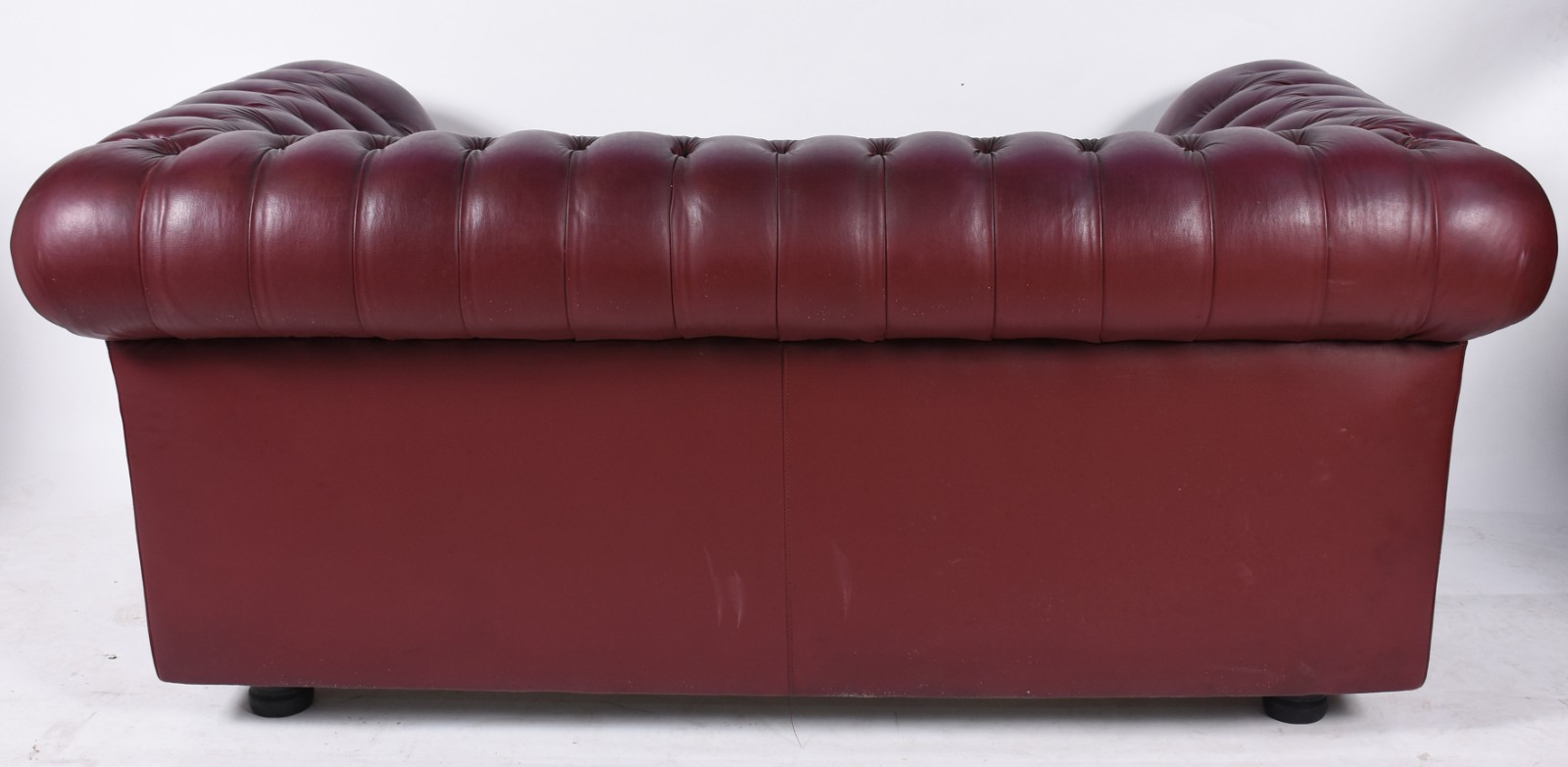 Sofá Chesterfield para dois lugares, estofamento forrado com curvim... - foto 4 de 5
