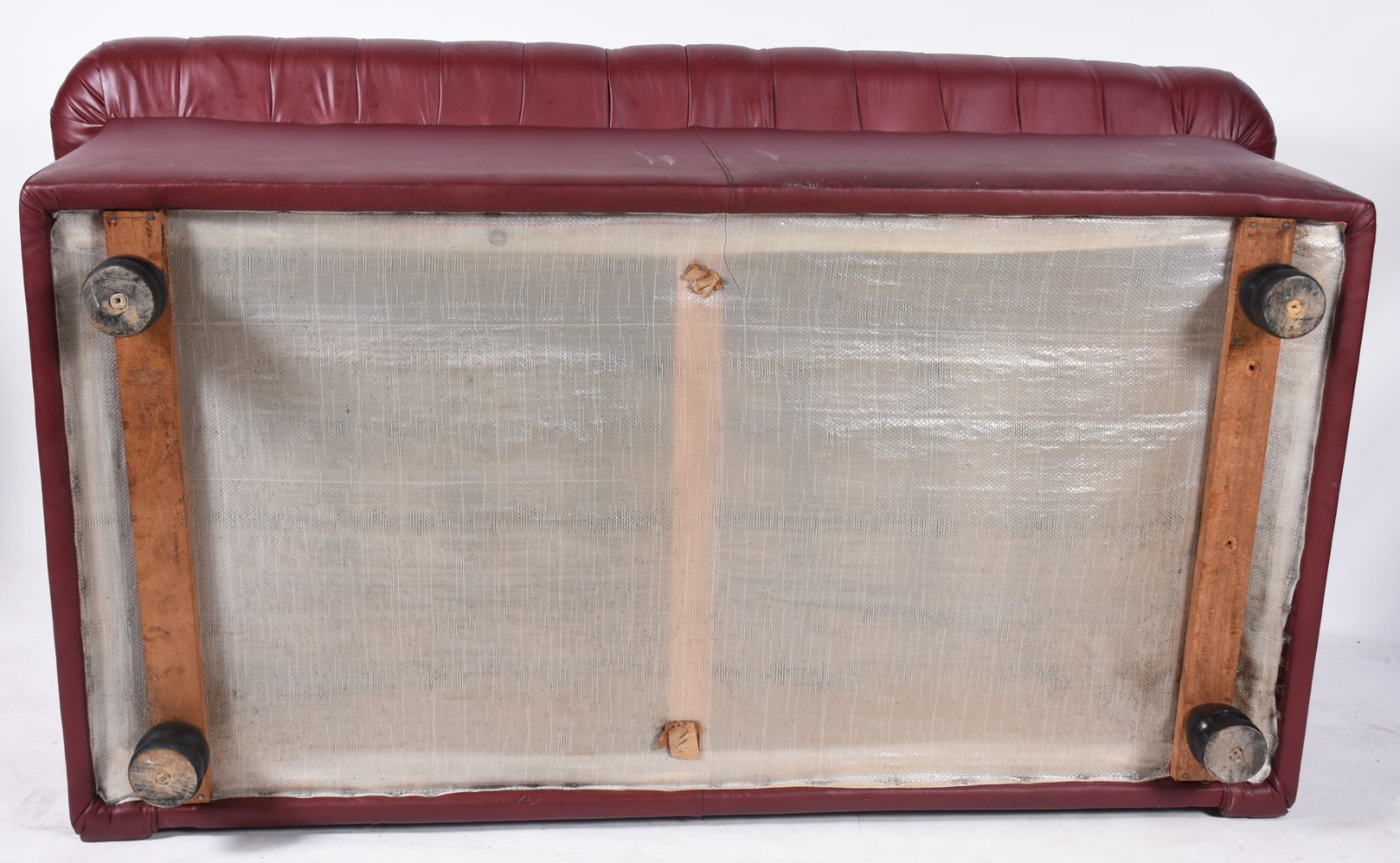 Sofá Chesterfield para dois lugares, estofamento forrado com curvim... - foto 5 de 5