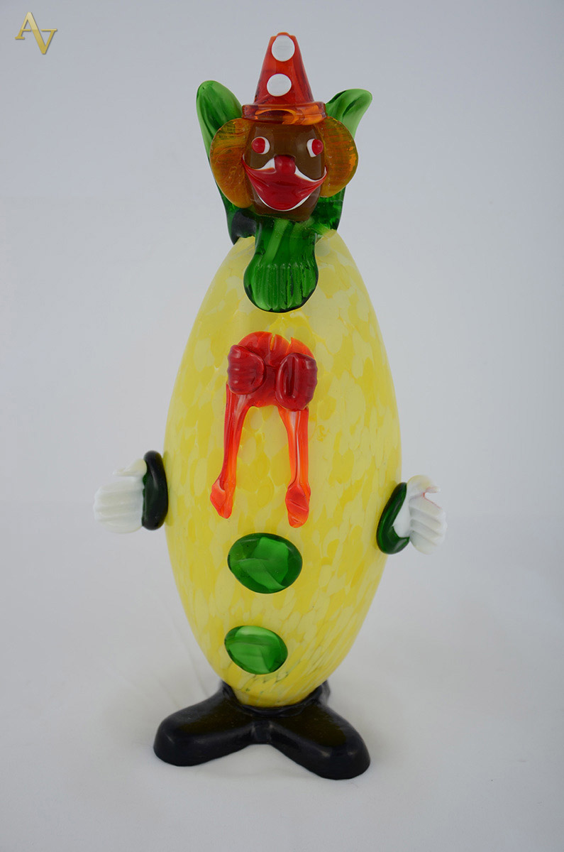 Palhaço de murano na cor amarelo. Alt. 32 cm.