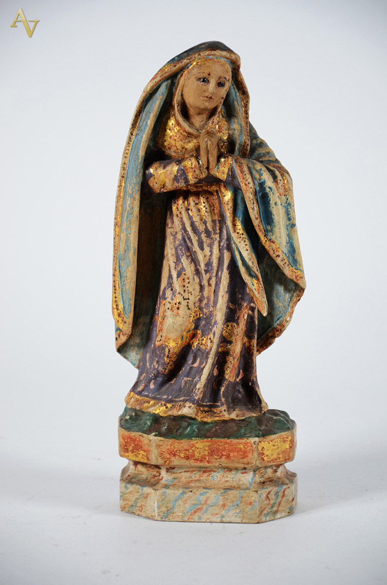 NOSSA SENHORA - Antiga imagem de madeira policromada. Alt. 25 cm.