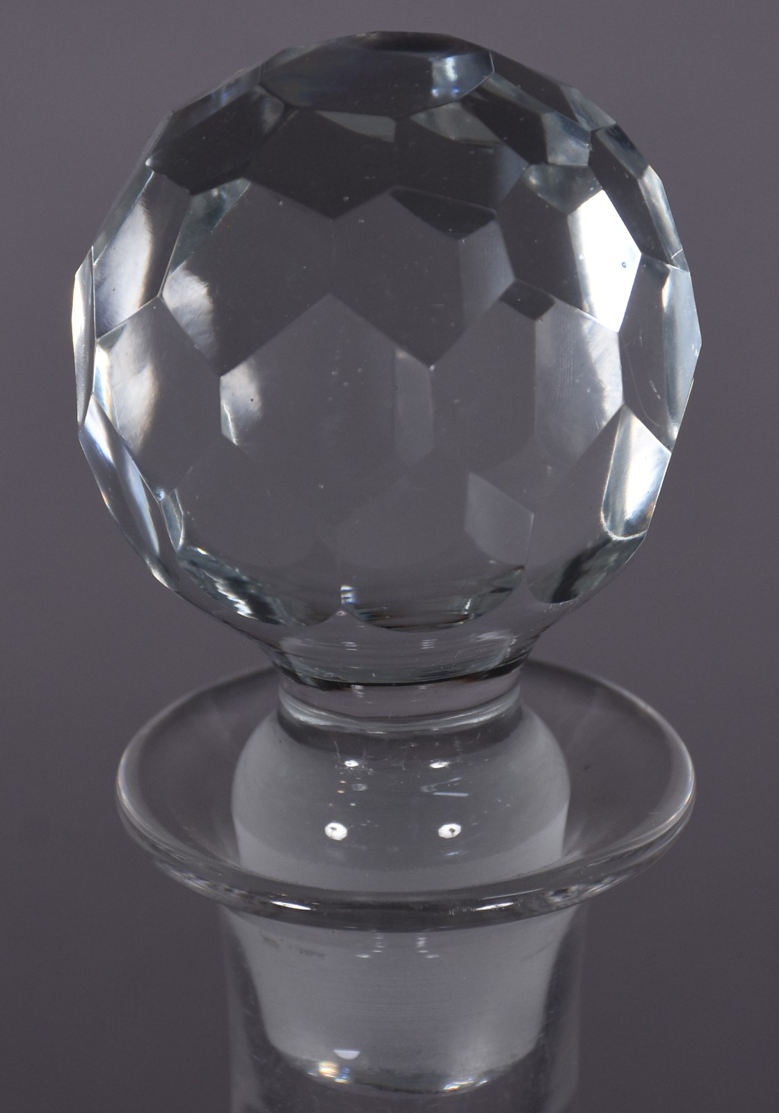 Licoreira e 6 taças para champagne de cristal de modelos diferentes. - foto 4 de 5