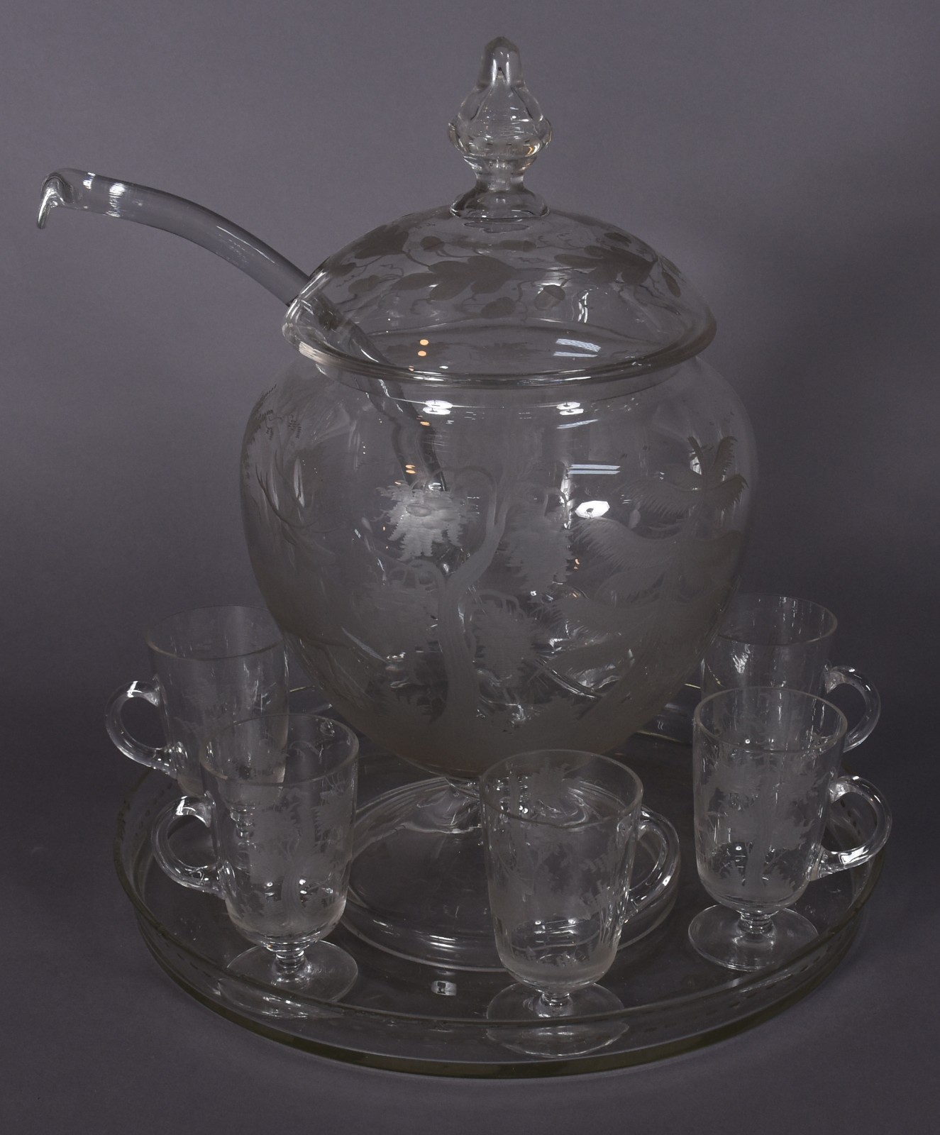 Poncheira de cristal lapidado com presentoir, cinco canecas e concha... - foto 2 de 10