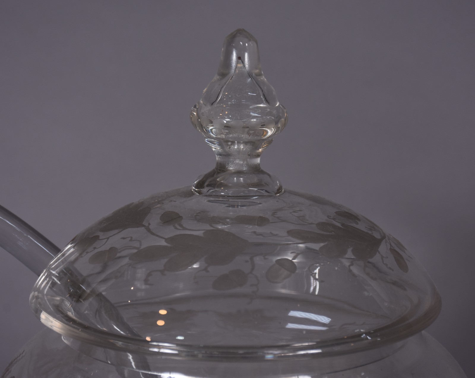 Poncheira de cristal lapidado com presentoir, cinco canecas e concha... - foto 3 de 10