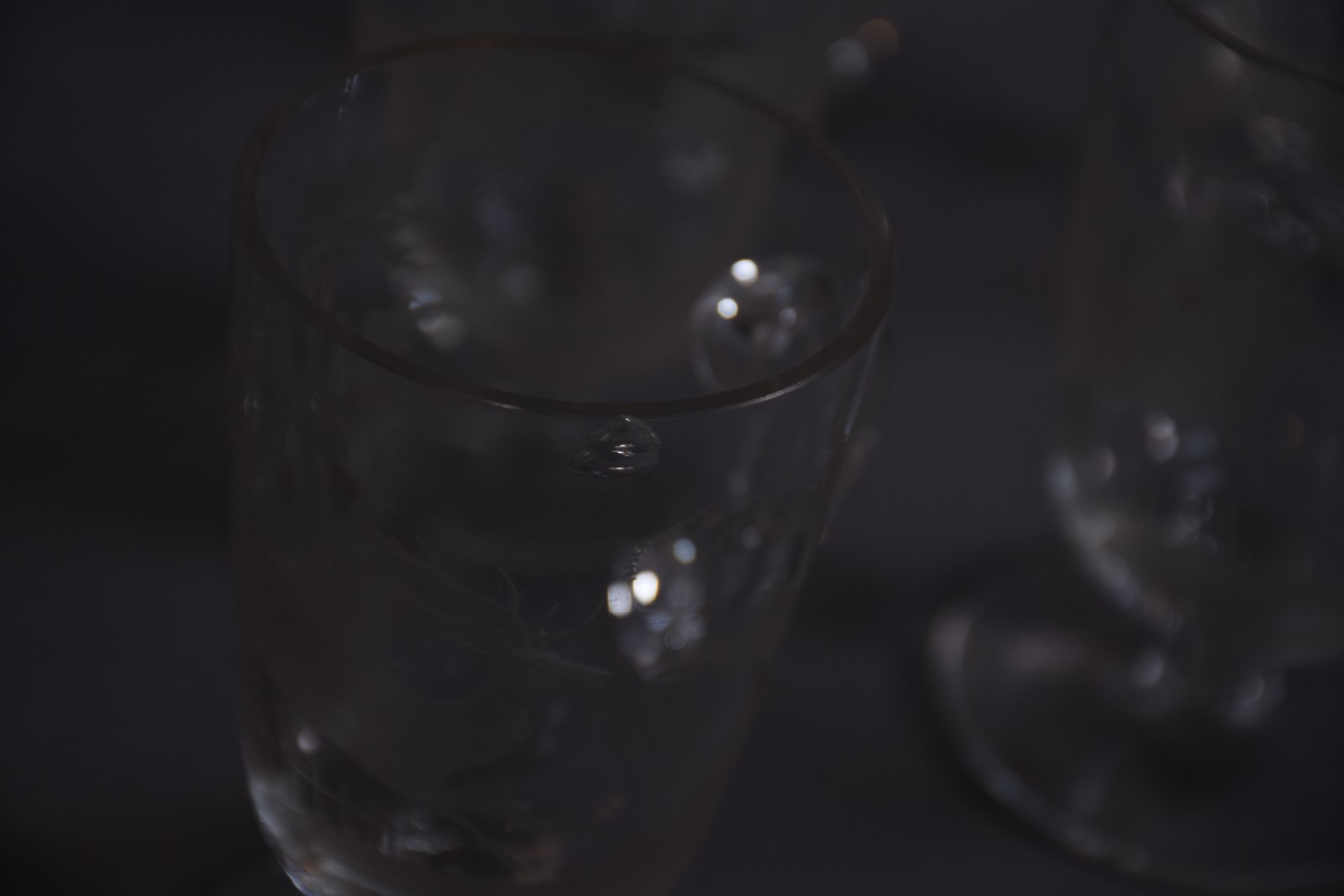 Poncheira de cristal lapidado com presentoir, cinco canecas e concha... - foto 6 de 10