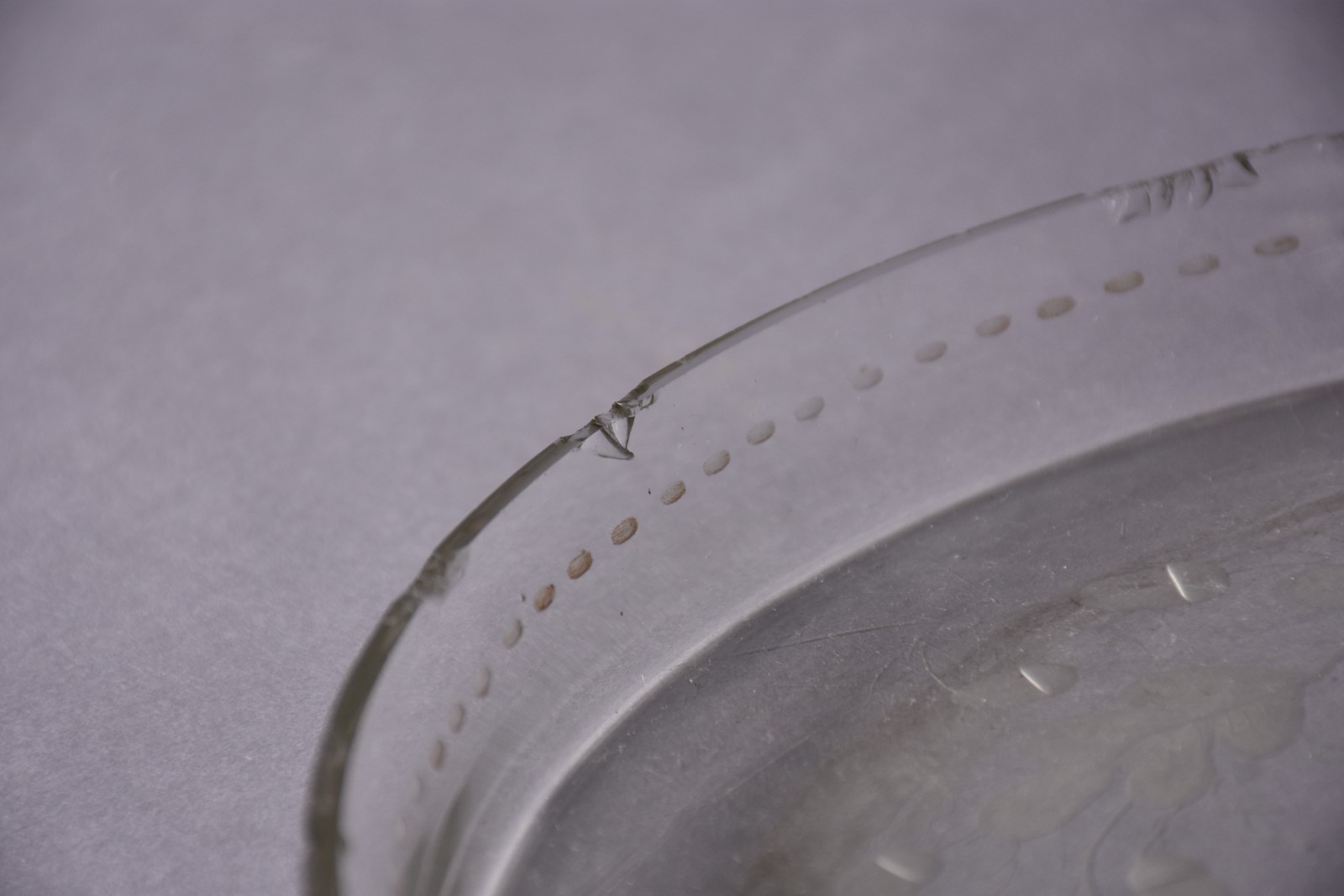 Poncheira de cristal lapidado com presentoir, cinco canecas e concha... - foto 7 de 10