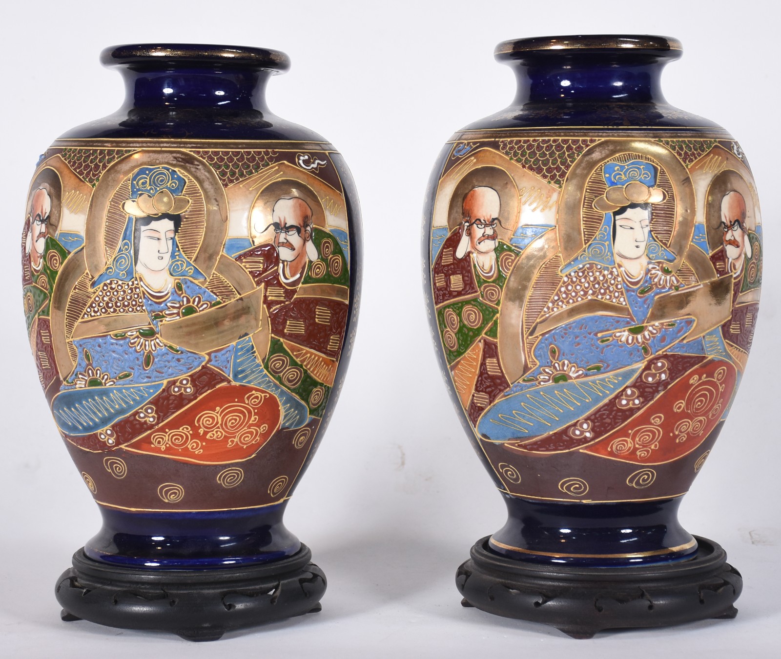 Par de vasos de porcelana oriental Satzuma, fundo azul cobalto com... - foto 1 de 5