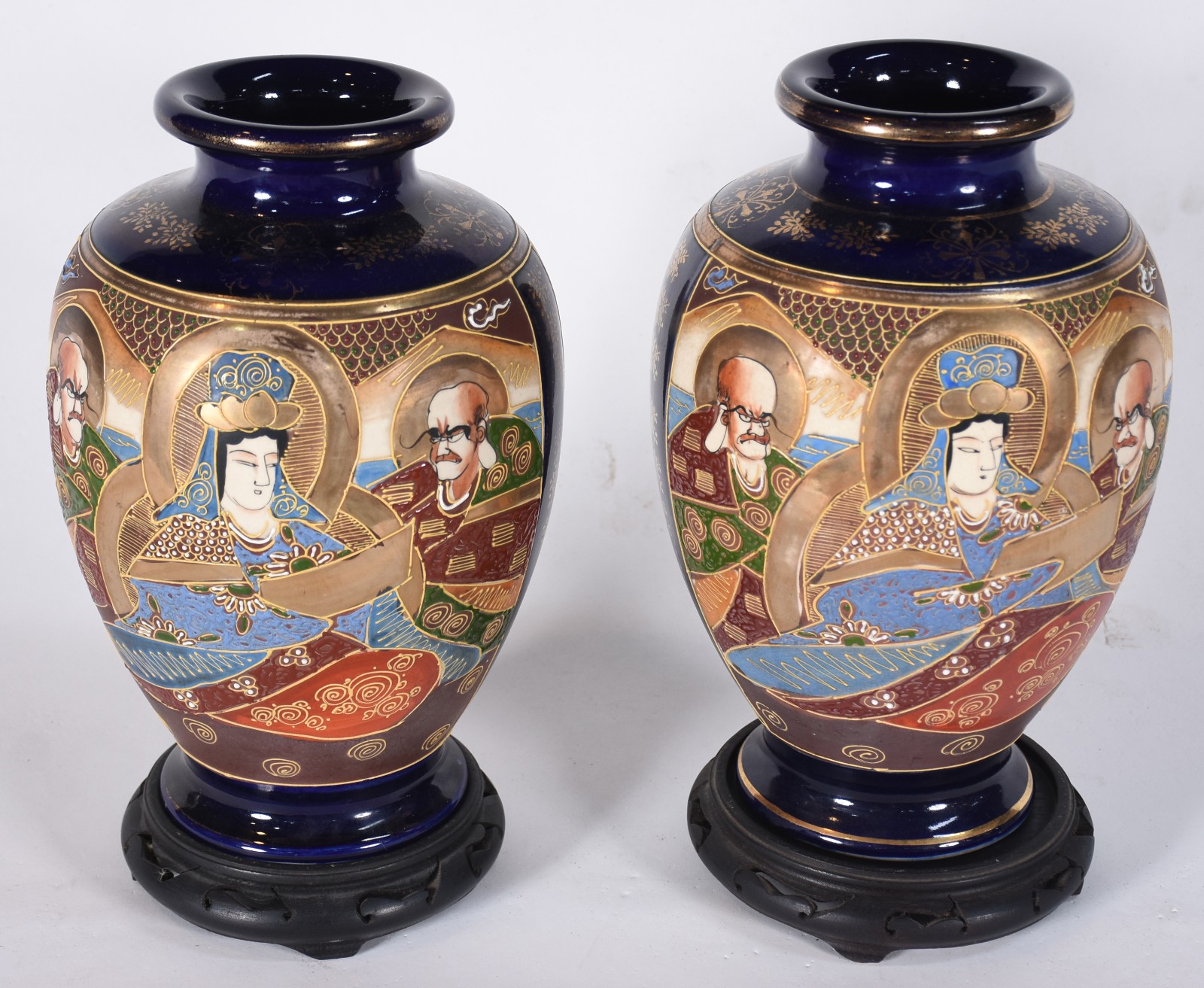 Par de vasos de porcelana oriental Satzuma, fundo azul cobalto com... - foto 2 de 5