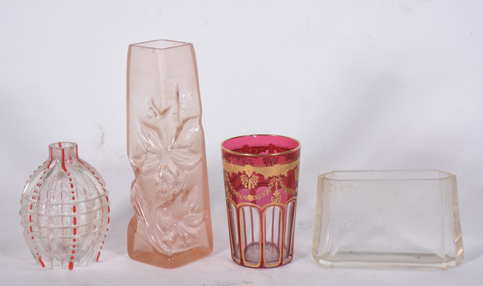 Quatro vasos de vidro/cristal em diferentes modelos e procedências. - foto 1 de 6