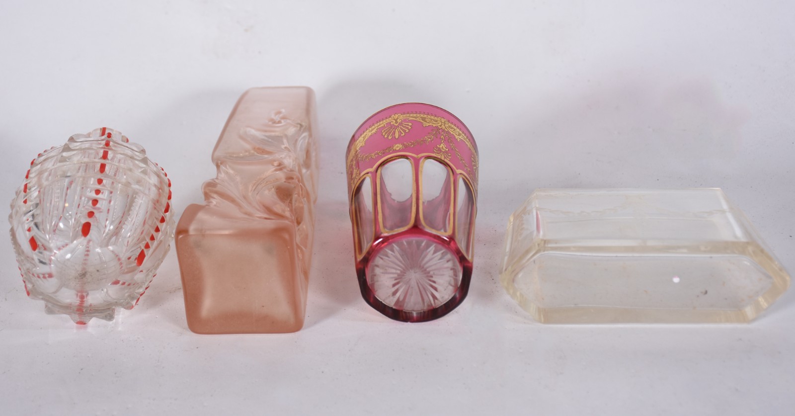 Quatro vasos de vidro/cristal em diferentes modelos e procedências. - foto 6 de 6
