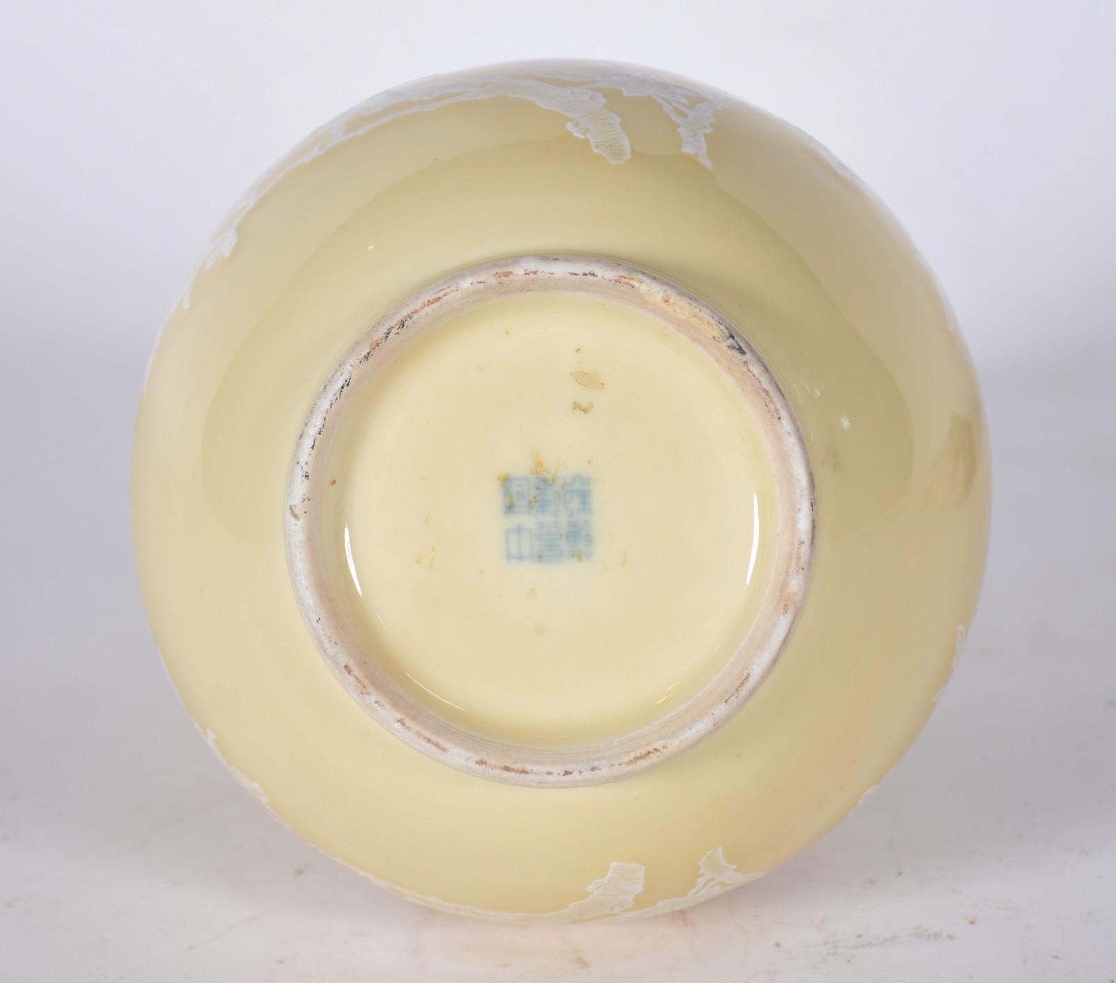 Vaso de porcelana oriental na cor amarela com flores e pássaros em... - foto 5 de 8