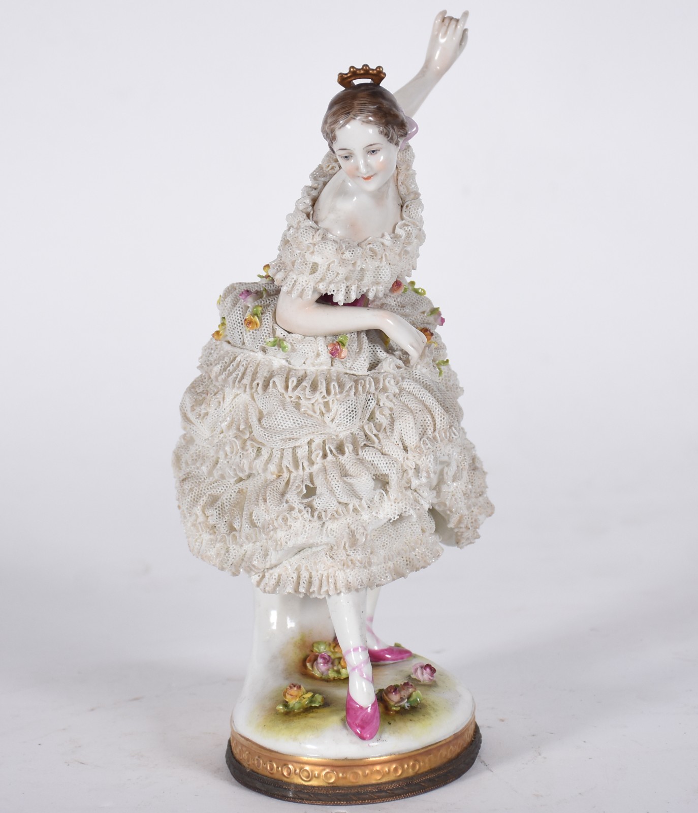 Escultura de porcelana representando bailarina. Saia com alguns... - foto 1 de 9