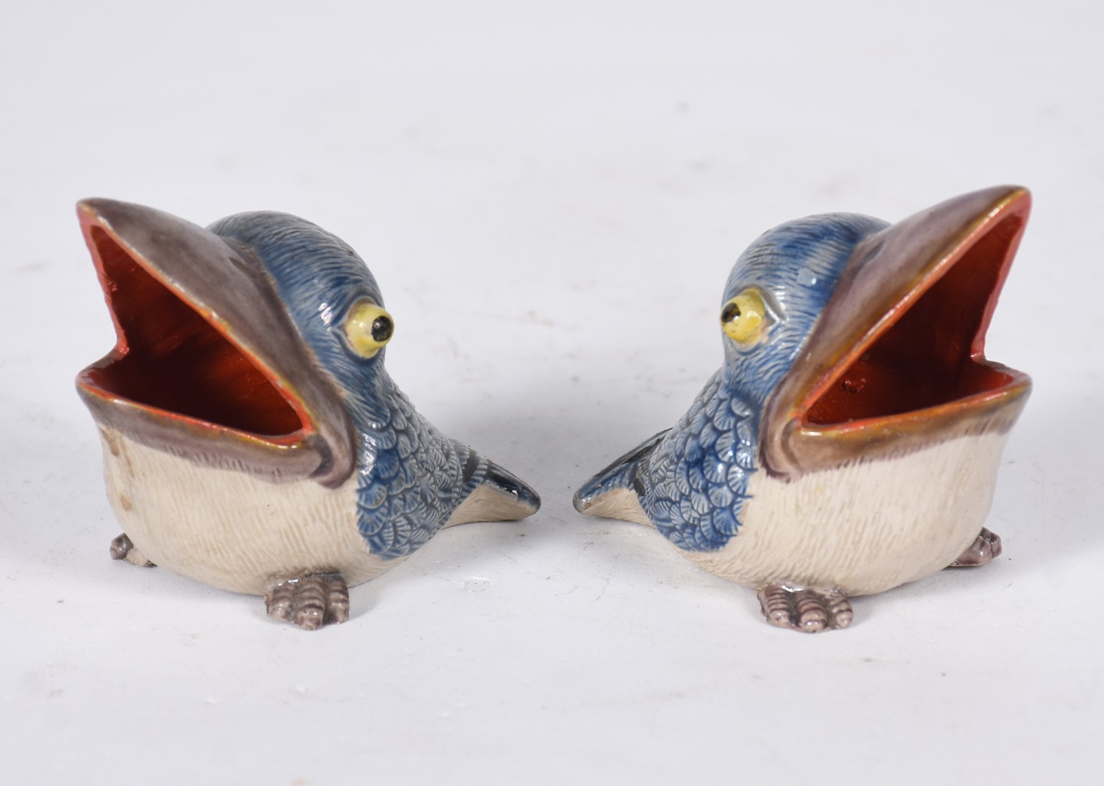 Quatro miniaturas, sendo: perfumeiro na forma de dama oriental; anta... - foto 2 de 8